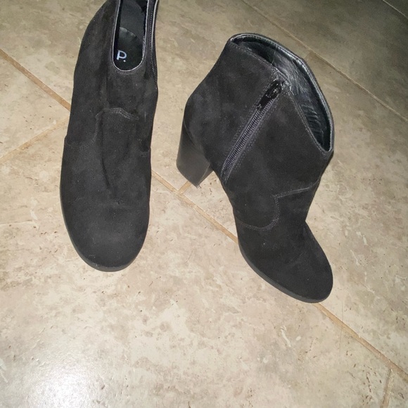 BP. BY NORDSTROM FAUX SUEDE ANKLE BOOTS/ BOOTIES - Picture 6 of 7